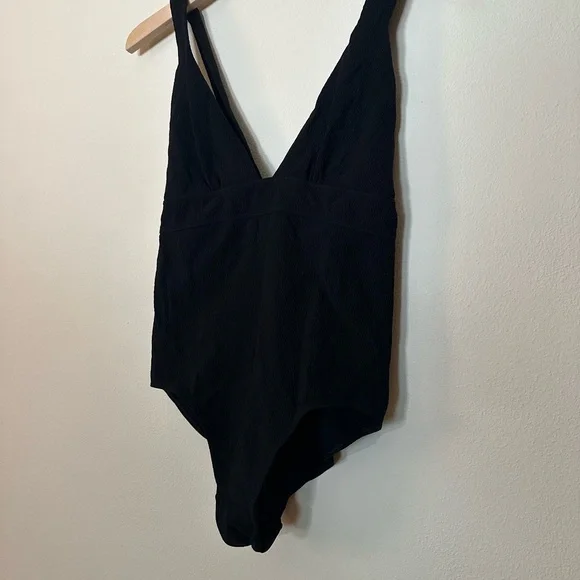 Sezane Elegant Black One-Piece Swimsuit - Picture 3 of 7